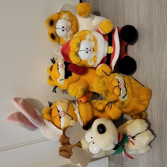Garfield stuffie lot - Picture 1 of 1